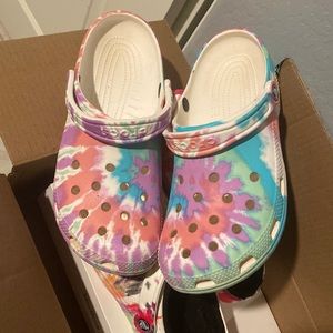 Tie die crocks